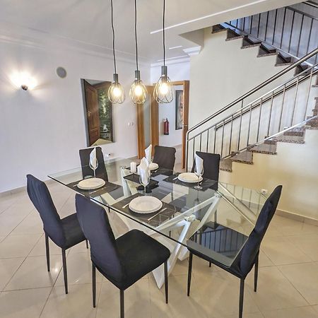 Farm Village- Townhouse 2 Mins From Old Town 알부페이라 외부 사진