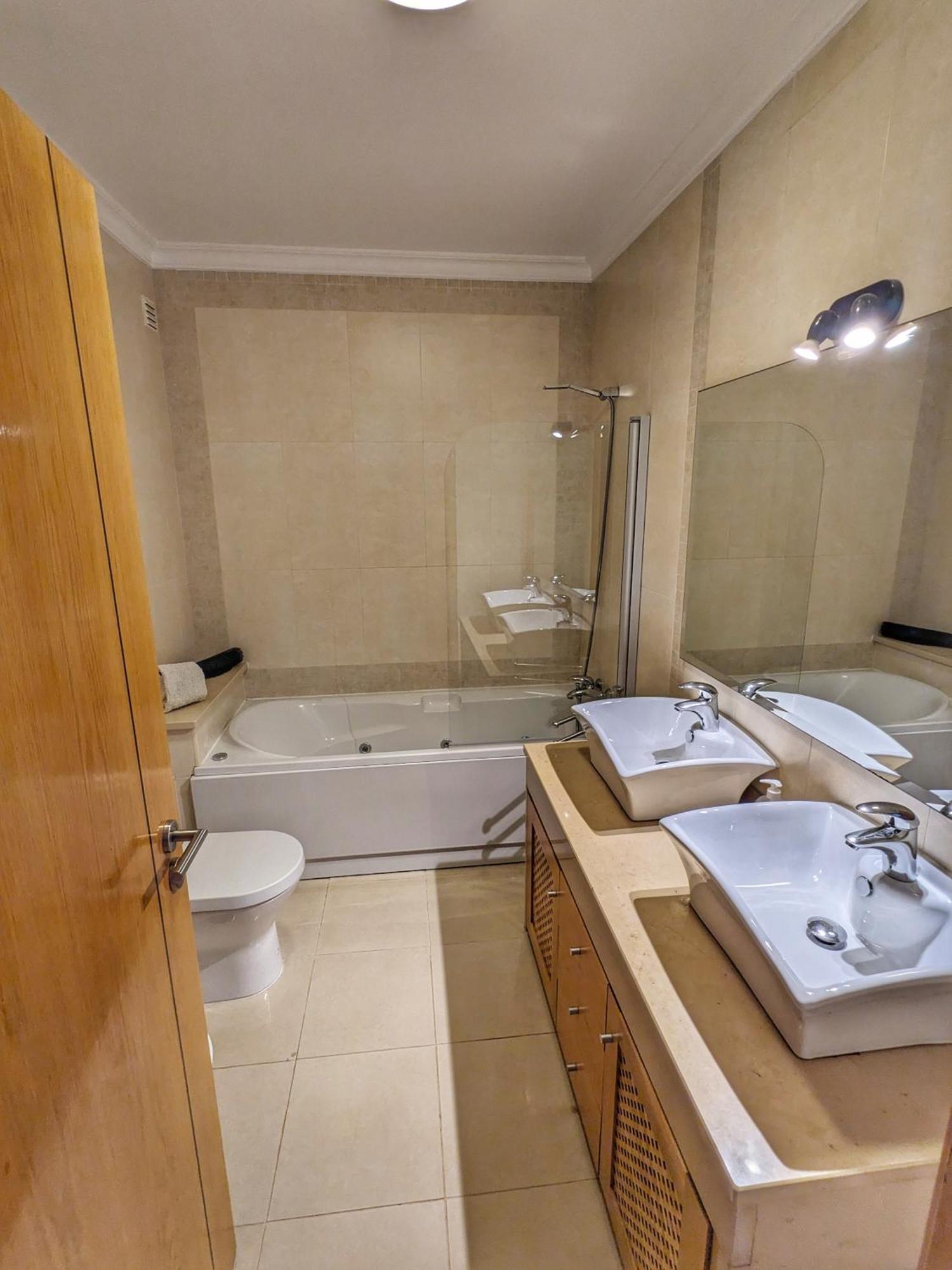 Farm Village- Townhouse 2 Mins From Old Town 알부페이라 외부 사진
